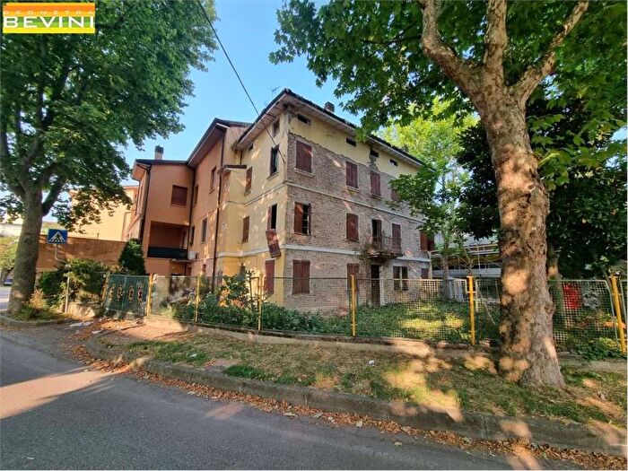 Casa con 6 locali in vendita in VIA ATTIRAGLIO, Bastiglia