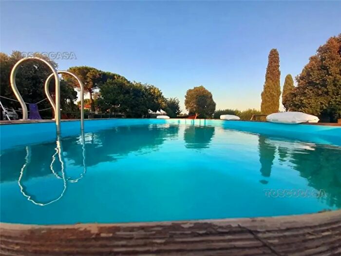 Casa con 8 locali in vendita in Santa Croce SullArno