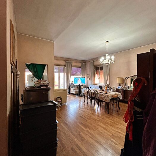 Appartamento con 5 locali in vendita in Viale Colonnello Galliano, Verona