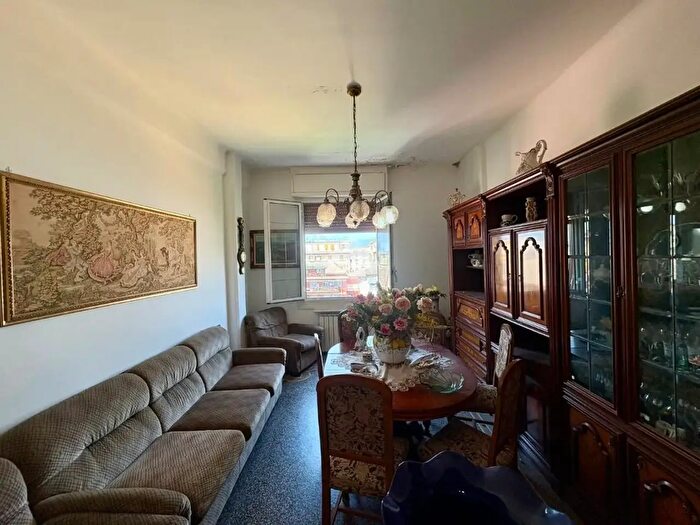 Appartamento con 5 locali in vendita in Via Brighenti, Genova