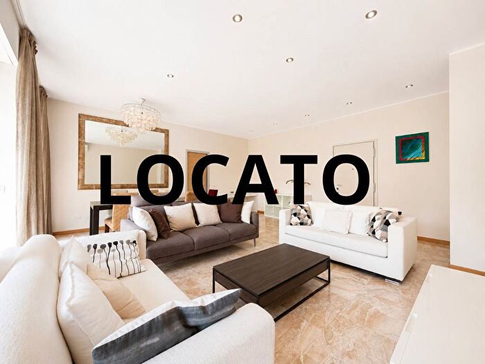 Appartamento trilocale in affitto in Via George Washington, Washington, Milano