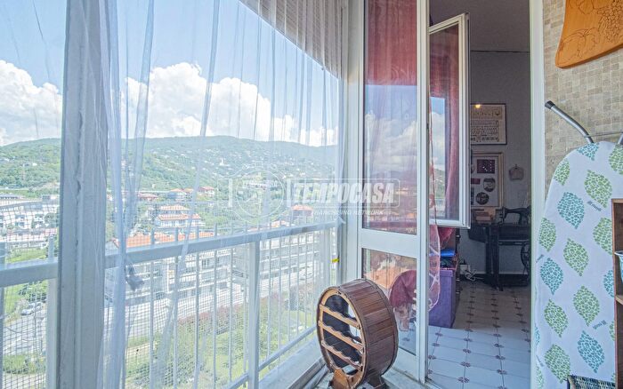 Appartamento trilocale in vendita in Via Rezza, Lavagna