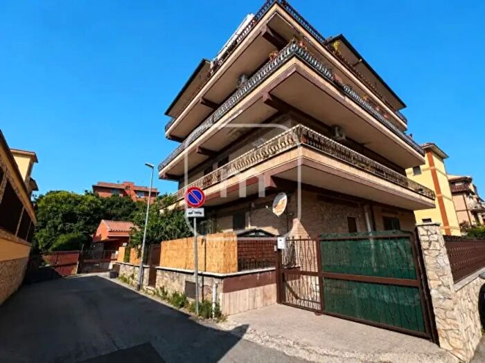 Appartamento quadrilocale in vendita in Via alì, Roma