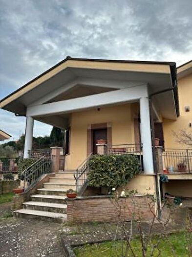 Casa con 6 locali in vendita in Via dei Fiori, Alatri