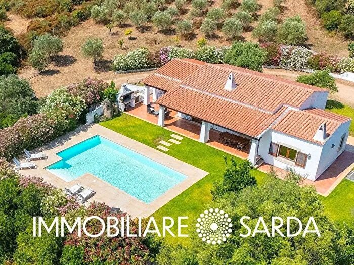 Casa con 8 locali in vendita in Arzachena