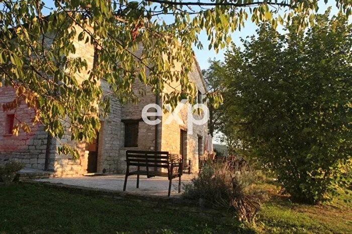Appartamento con 6 locali in affitto in Strada Valubbio, Cagli