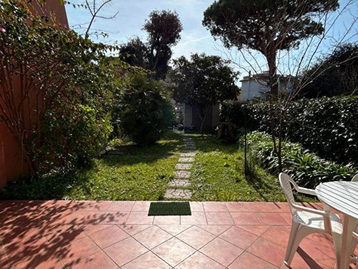 Casa quadrilocale in affitto in Via Praiano, Fregene, Fiumicino