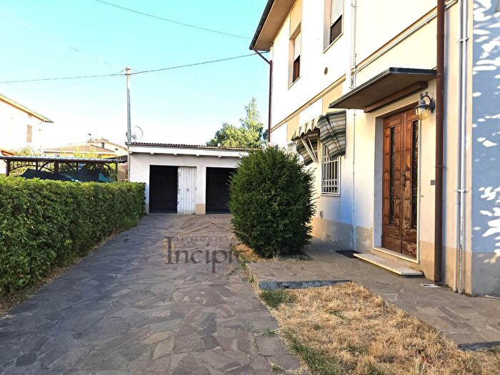 Casa con 8 locali in vendita in Via Don Minzoni, Fucecchio