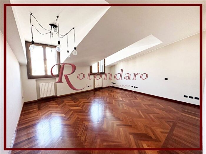Appartamento con 5 locali in affitto in Corso Magenta, Sant'Ambrogio, Milano