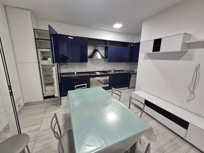 Appartamento trilocale in affitto in Viale Sandro Pertini, Calvizzano