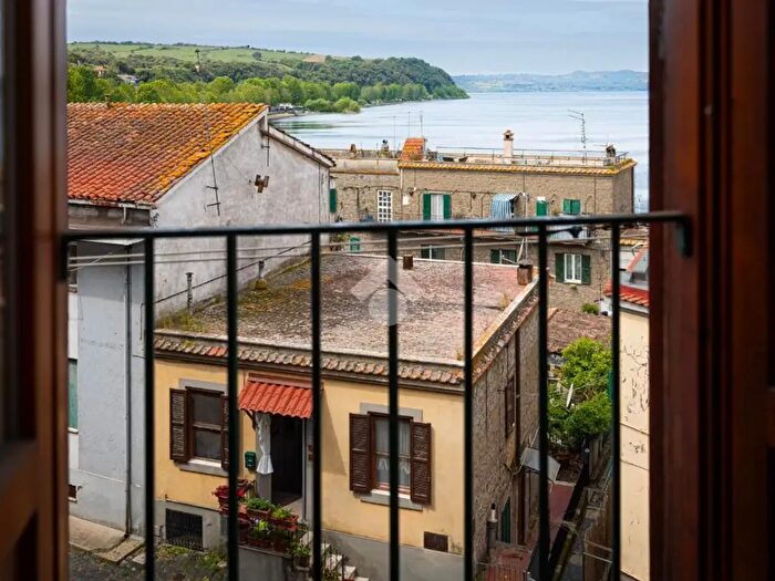 Appartamento quadrilocale in vendita in Via del Lago, Anguillara Sabazia