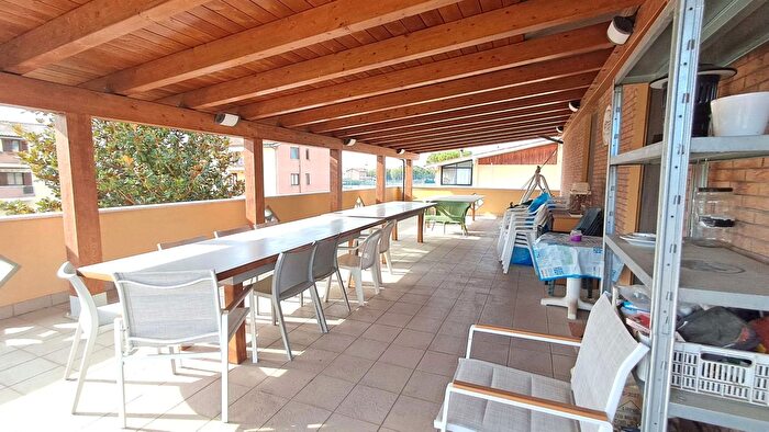 Casa con 15 locali in vendita in Camerata Picena