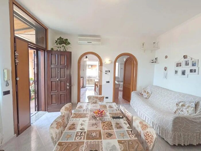 Appartamento trilocale in vendita in Via Portigliola, Roma