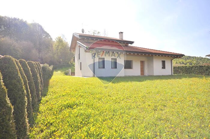 Casa con 8 locali in vendita in Via Altopiano, Lusiana Conco