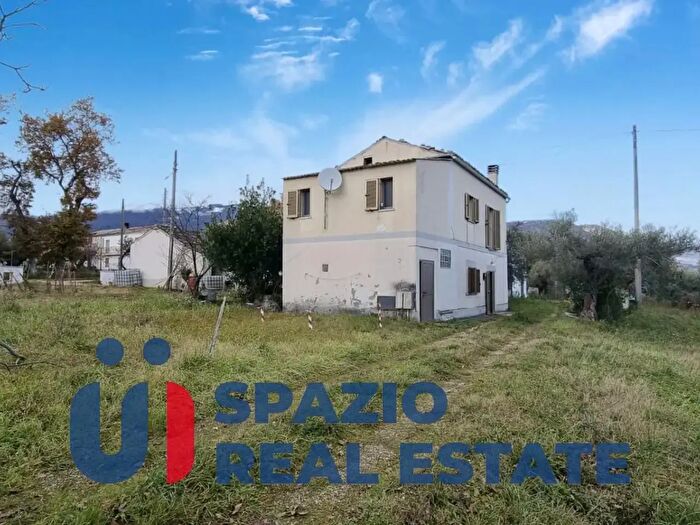 Casa quadrilocale in vendita in Contrada Vicenne, Civitaquana