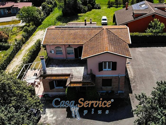 Casa con 6 locali in vendita in Via dei Girasoli, Montelibretti