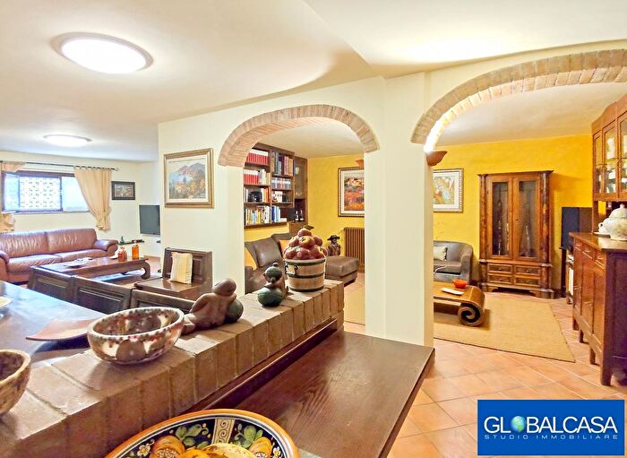 Casa con 8 locali in vendita in Via Circonvallazione, Grosseto