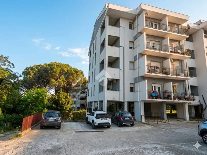 Appartamento trilocale in vendita in Via Ridolfo Livi, Roma