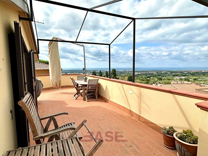 Casa trilocale in vendita in Piazza Pietro Gori, Rosignano Marittimo