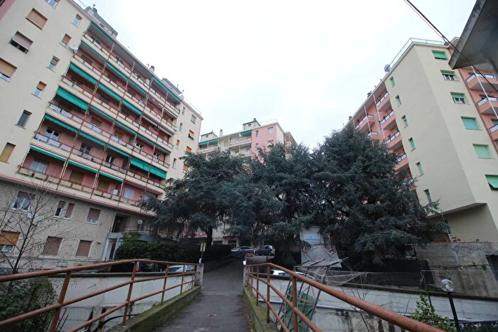 Appartamento trilocale in vendita in Via della Torrazza Genova, Genova