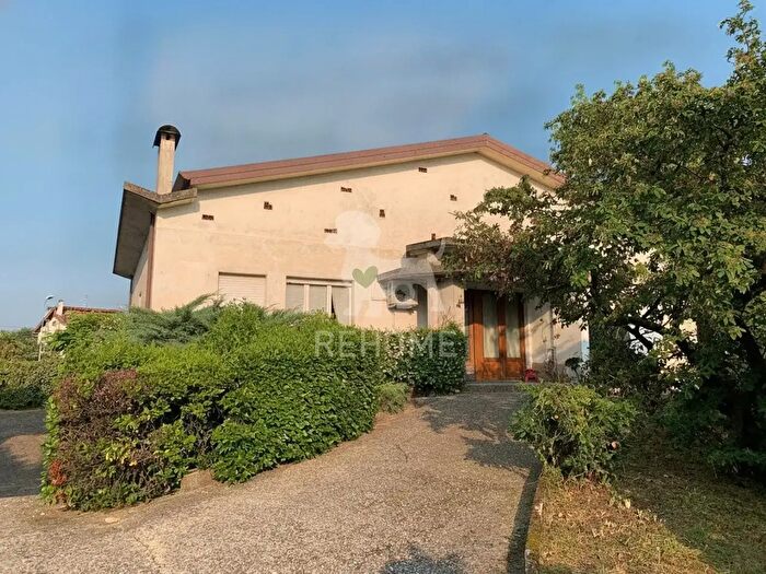 Casa con 5 locali in vendita in Via Garibaldi, Pradamano