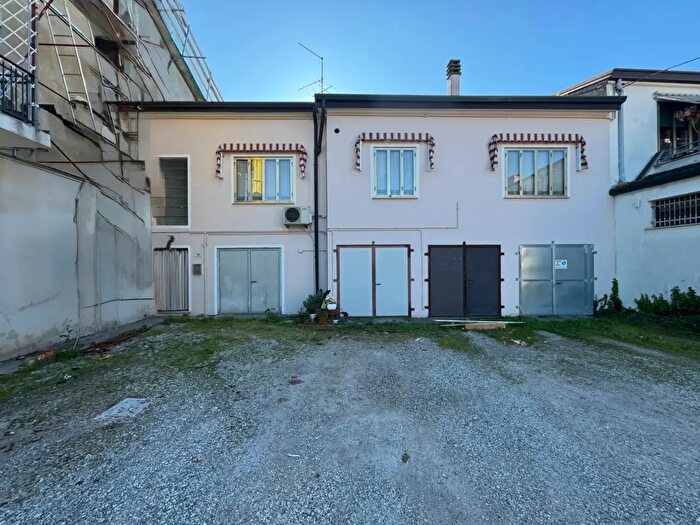 Casa trilocale in vendita in Via Roma Snc, Merlara