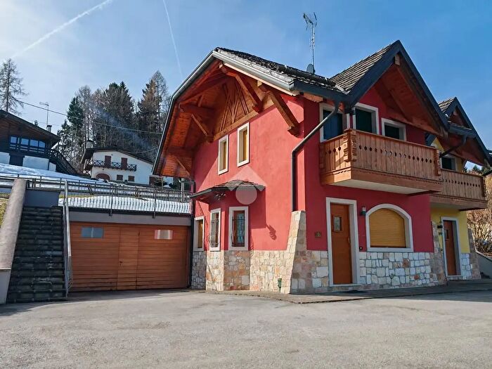 Casa con 5 locali in vendita in Via Villaggio Madonnina, Roana