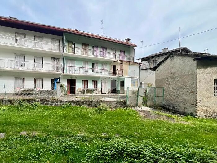 Casa con 9 locali in vendita in Frazione Crotti, Viu'