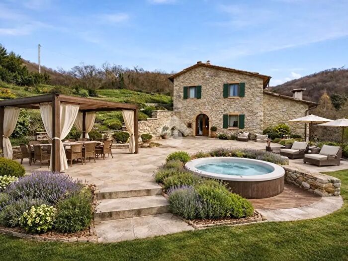 Casa quadrilocale in vendita in Via Roma, Erbezzo