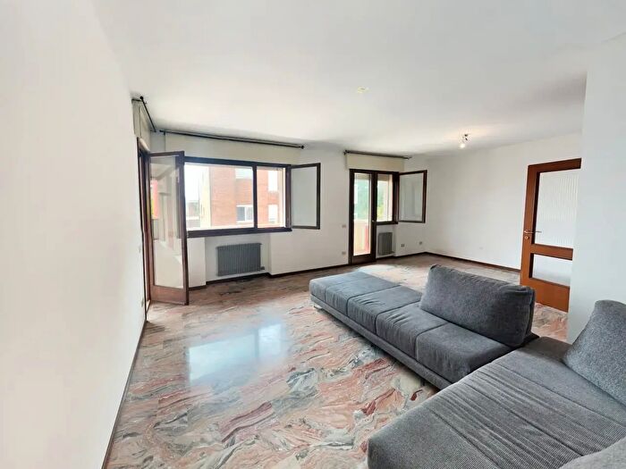 Appartamento quadrilocale in vendita in Viale Ambrogio Fusinieri, Vicenza