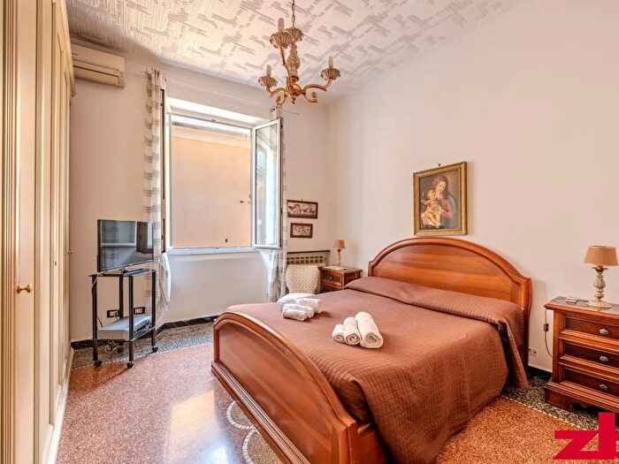 Appartamento con 8 locali in vendita in Vico Malatti, Genova