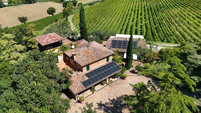 Casa con 8 locali in vendita in Via Roma a, Borghi