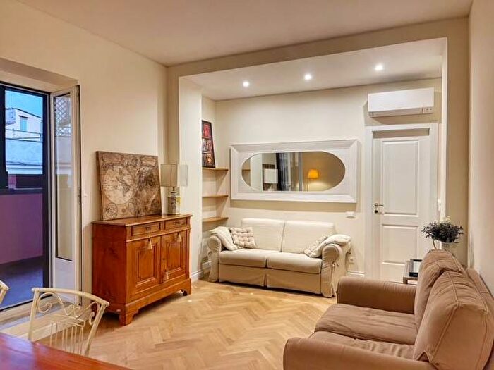 Casa bilocale in affitto in Piazza del Parlamento, Montecitorio, Roma