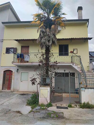 Casa con 8 locali in vendita in Sulmona