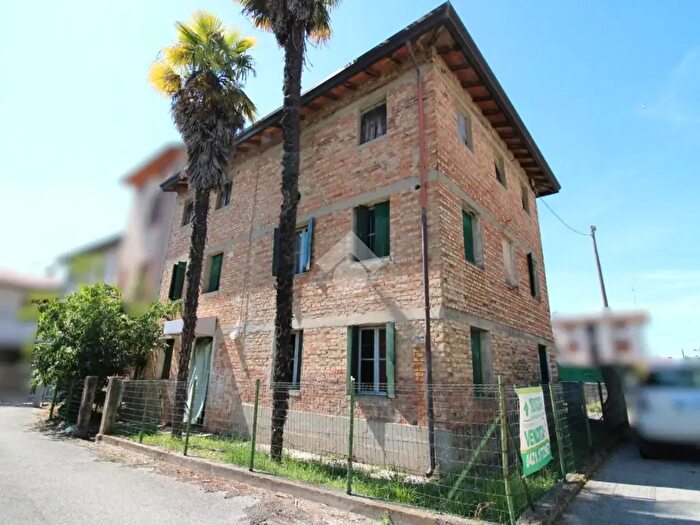 Casa con 5 locali in vendita in Via Maggio, San Michele Al Tagliamento