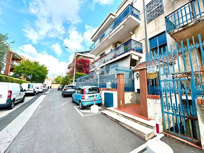 Appartamento con 6 locali in affitto in Via Giovanni Pascoli, SantAgata li Battiati