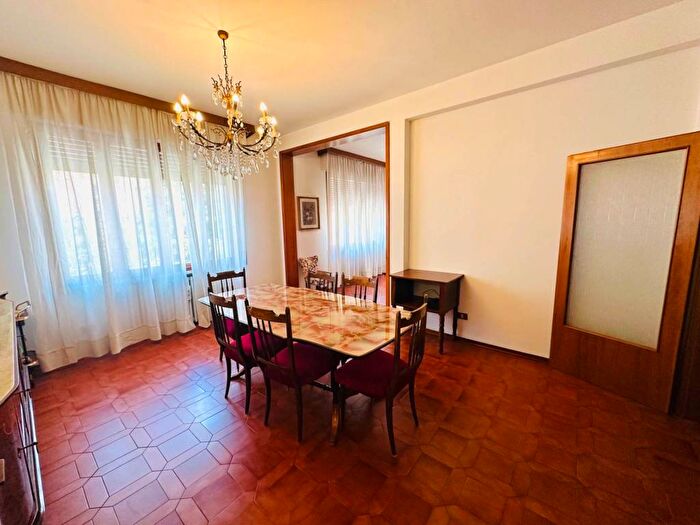 Appartamento con 6 locali in affitto in Via Cesare Battisti, Stazione, Ferrara