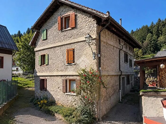 Casa trilocale in vendita in Via di Val, Forni Avoltri