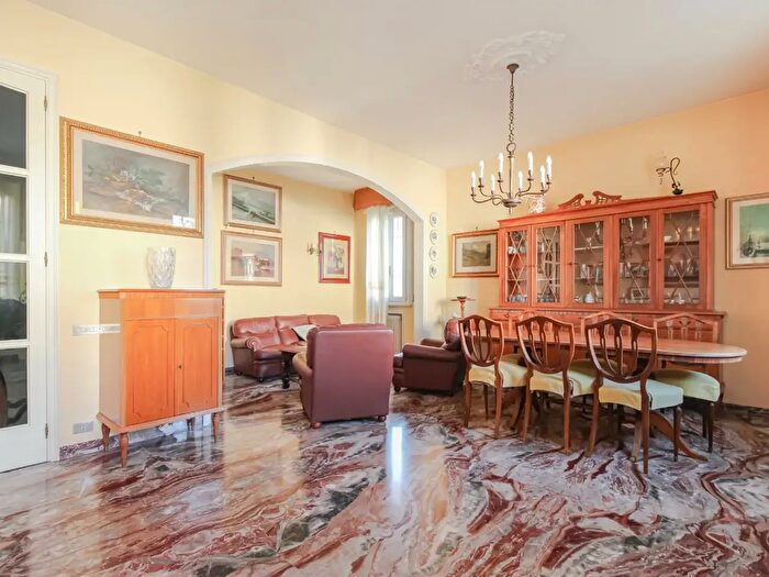 Appartamento con 9 locali in vendita in Ravenna