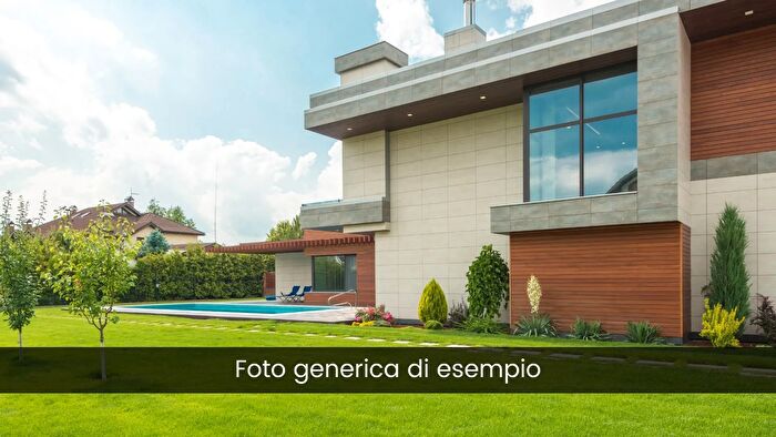 Casa con 7 locali in vendita in Reggio Emilia