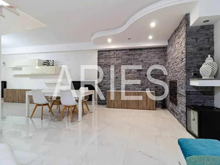 Appartamento trilocale in affitto in Via di Macchia Palocco, Roma