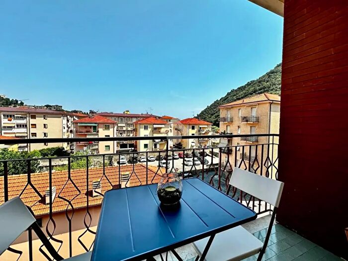 Appartamento trilocale in vendita in Via Govi, Finale Ligure