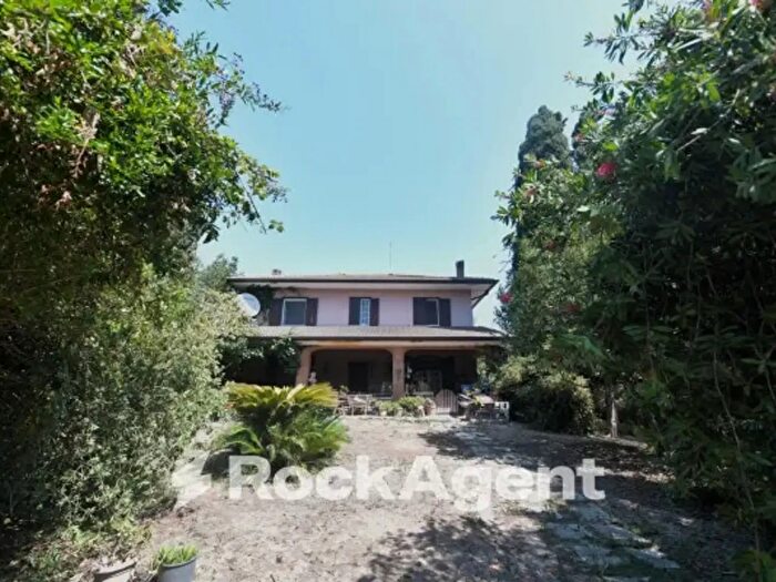 Casa con 6 locali in vendita in Strada del Pantanello, Latina