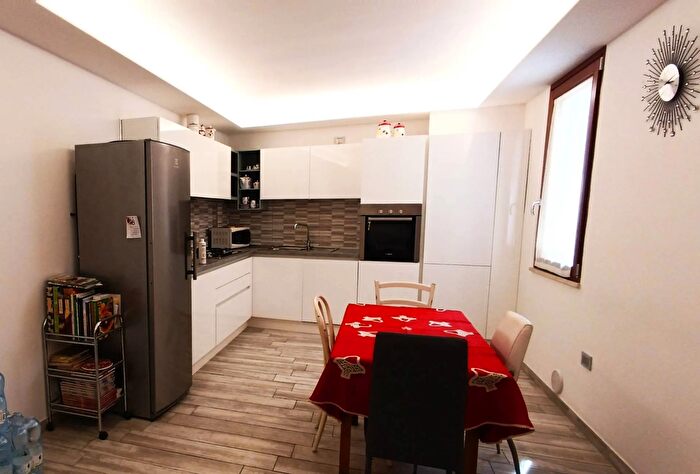 Casa trilocale in vendita in Appignano Del Tronto