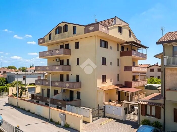 Appartamento trilocale in vendita in Via Nino Bixio, Roseto Degli Abruzzi