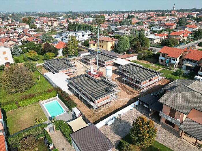 Casa quadrilocale in vendita in Via Galvani, Cogliate