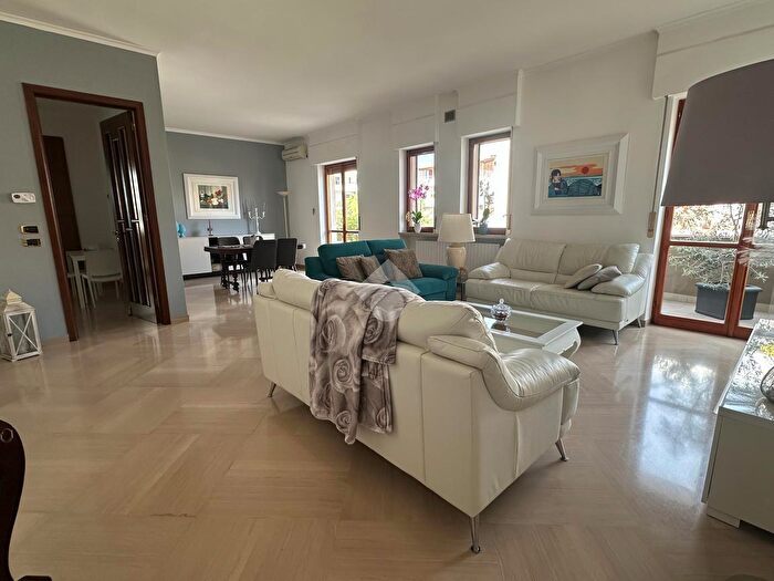 Appartamento con 5 locali in vendita in Via Avvocato Vittorio Malcangi, Trani