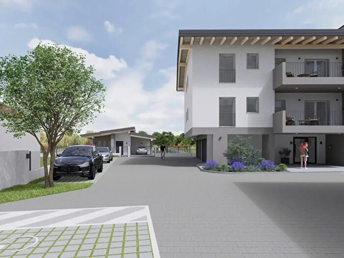 Appartamento con 5 locali in vendita in Via Sclavons, Cordenons