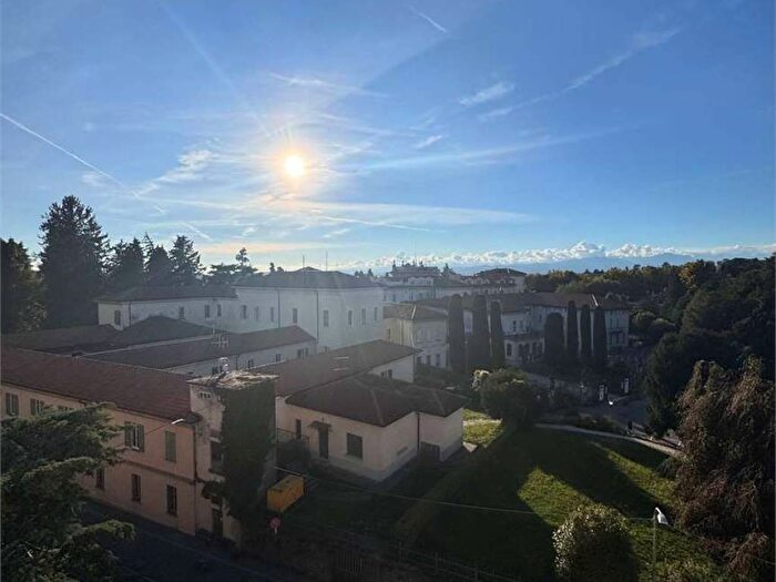 Appartamento trilocale in affitto in Via monte bello, Casbeno, Varese