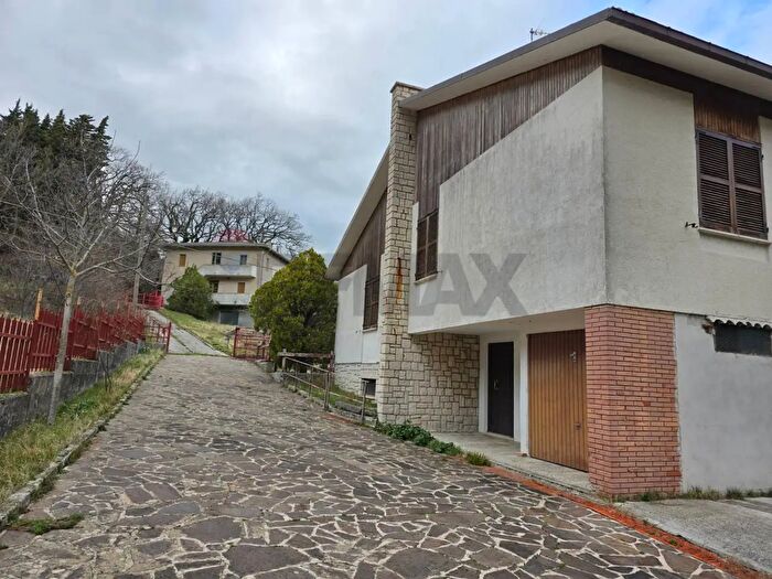 Casa con 7 locali in vendita in Loc Valdolmo, Sassoferrato